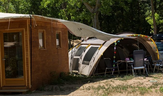 emplacement de camping avec sanitaire privatif