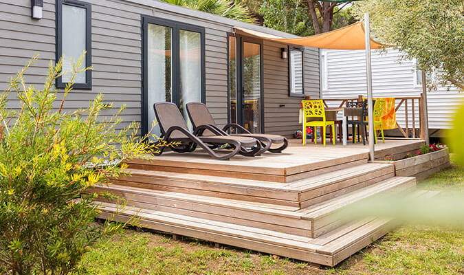 mobil-home premium avec terrasse en bois