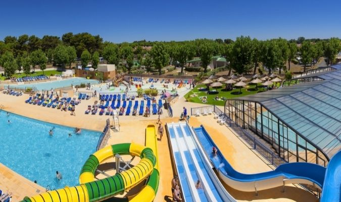 Camping-avec-parc-aquatique-Camping-La-Yole-Panorama-Piscines-